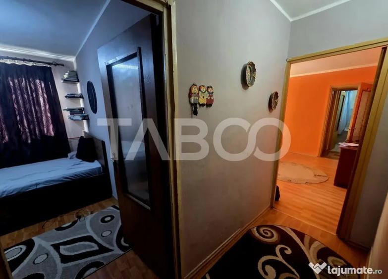 Apartament cu 3 camere semidecomandat în Central