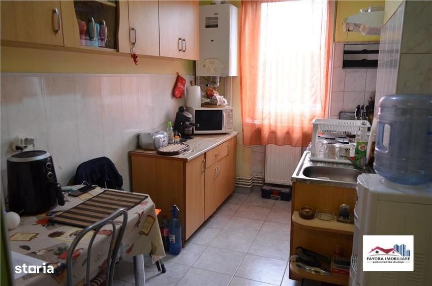 Apartament cu 3 camere decomandat în Tudor