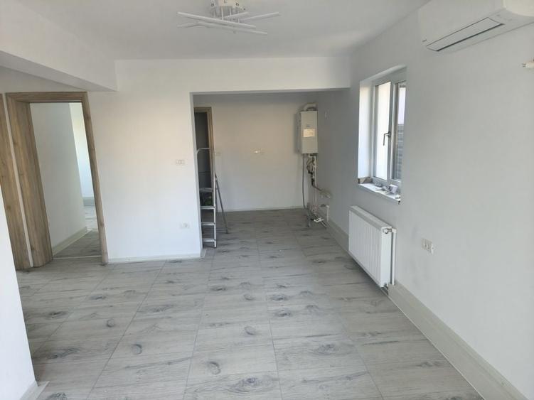 Casă cu 3 camere în Lumina