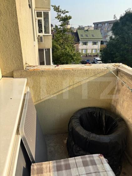 Apartament cu 3 camere semidecomandat, mobilat în Tractorul