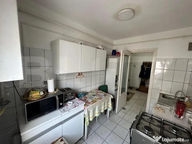 Apartament cu 3 camere decomandat în Central