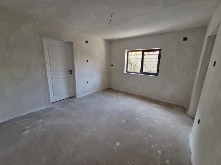 Casă cu 6 camere cu Teren 1707 Mp în Schela
