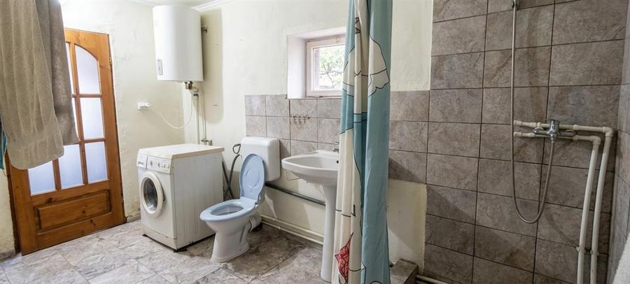 Casă cu 5 camere cu Teren 3000 Mp în Alparea