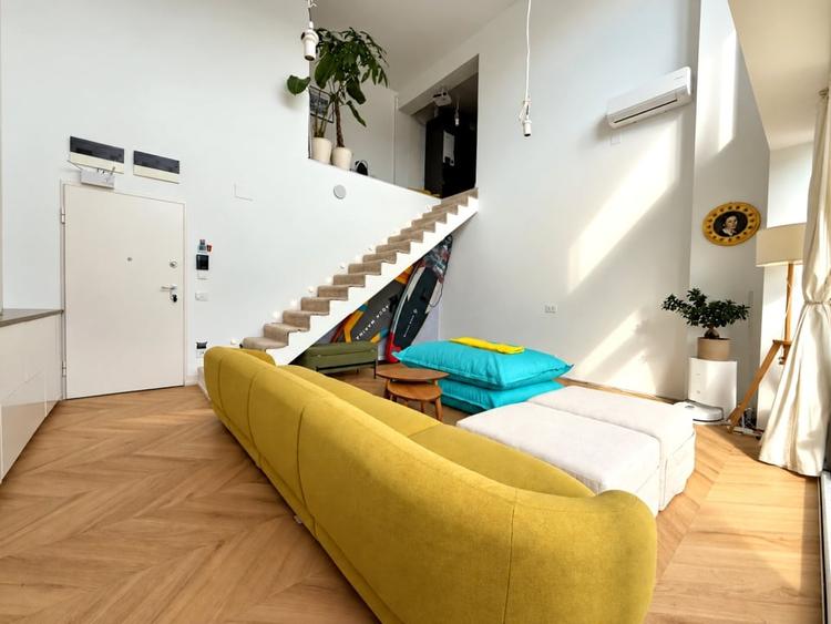 Penthouse cu 3 camere decomandat, mobilat în Pipera