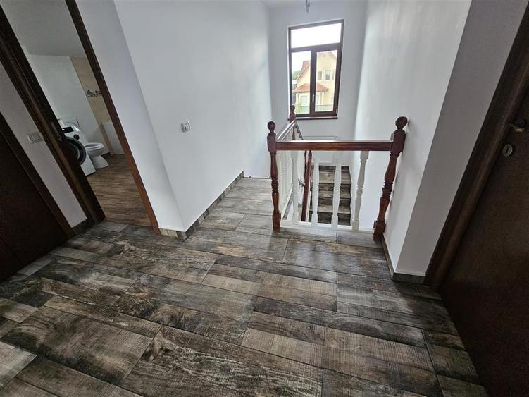 Casă individuală cu 5 camere cu Canalizare în Balotești
