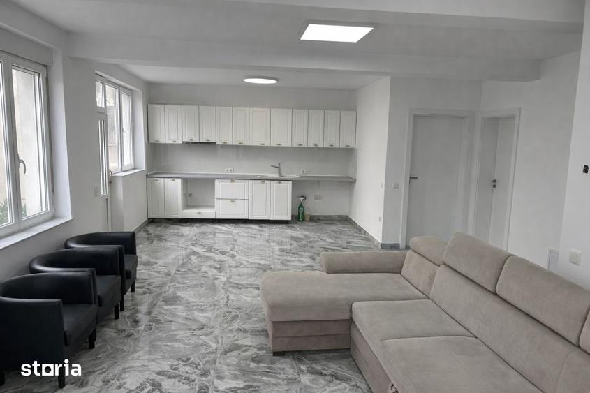 Casă cu 6 camere cu Teren 405 Mp în 6 Vânători