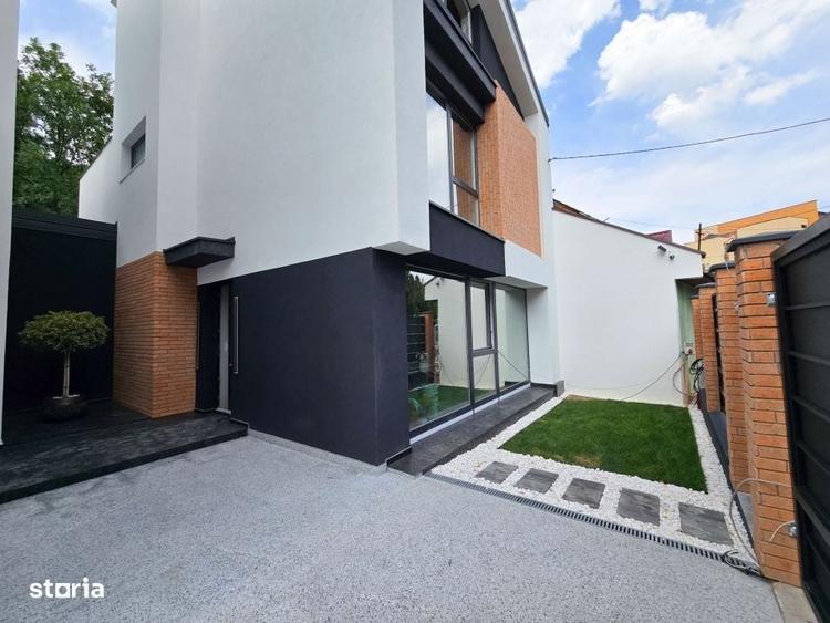 Casă cu 4 camere în Ciupercenii Noi