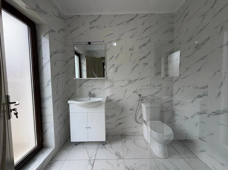 Casă cu Teren 253 Mp în Est