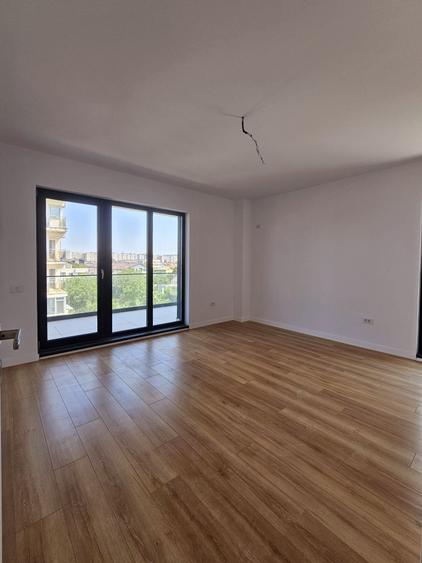 Apartament cu 3 camere decomandat în Est