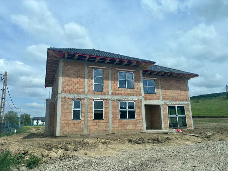 Casă cu 3 camere cu Teren 600 Mp în Livezeni