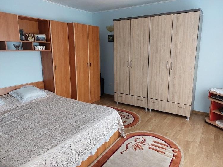 Casă individuală cu 6 camere cu Teren 660 Mp în 1 Mai