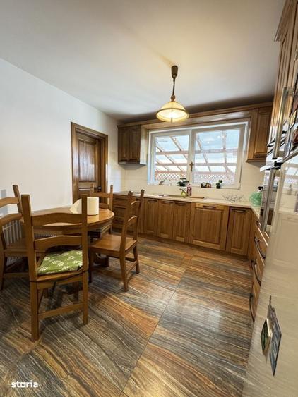 Apartament cu 3 camere semidecomandat în Florești