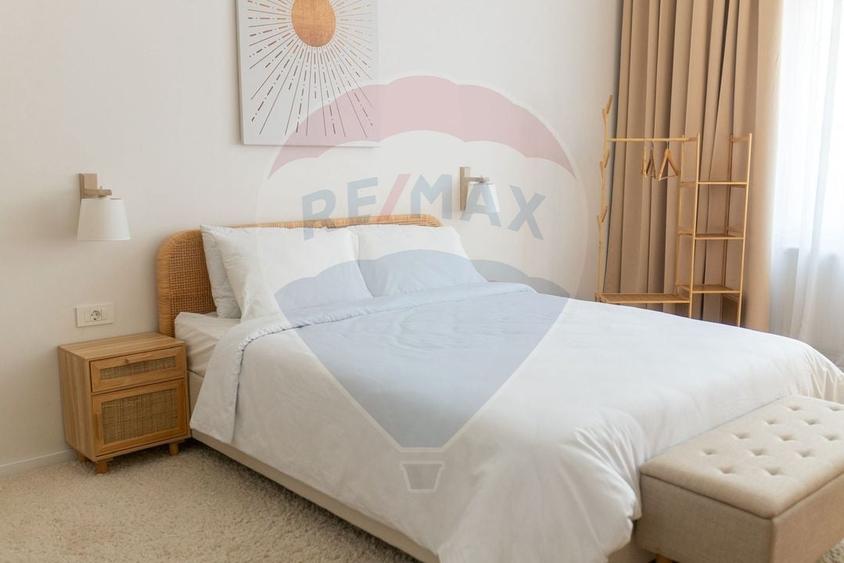 Apartament cu 4 camere semidecomandat, mobilat în Ultracentral