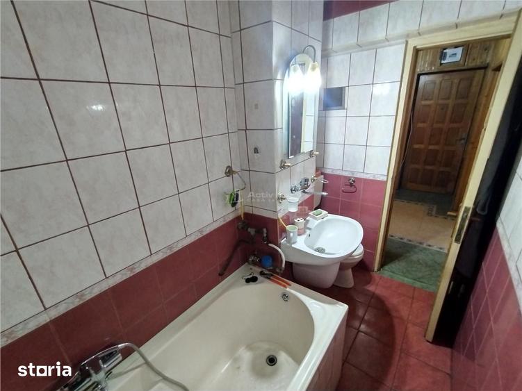 Apartament cu 4 camere decomandat în Central