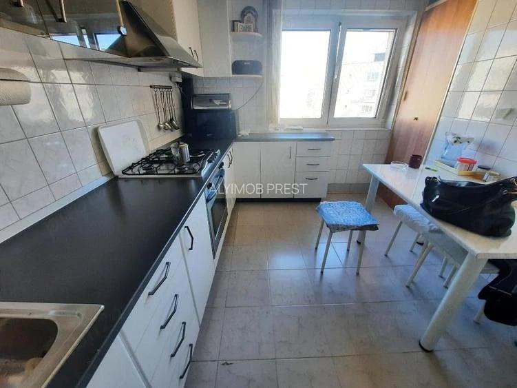 Apartament cu 3 camere decomandat în Sebastian