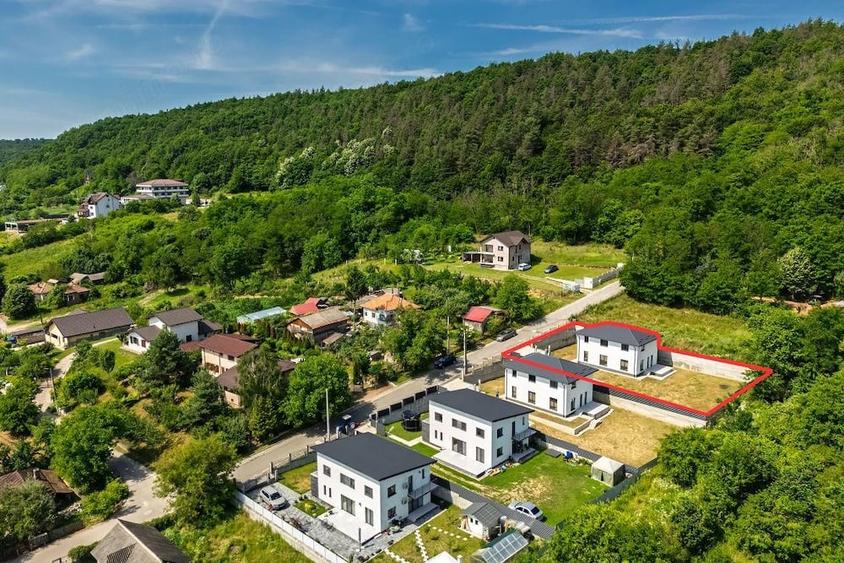 Casă cu Teren 663 Mp în Argeșelu