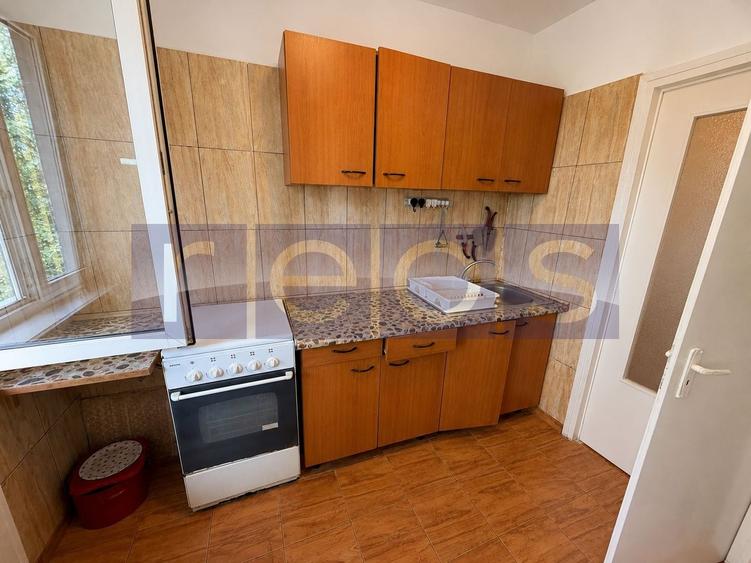 Apartament cu 3 camere semidecomandat în Crângași