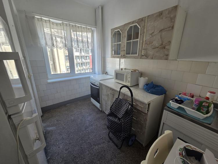 Apartament cu 2 camere decomandat în P-ța Romană
