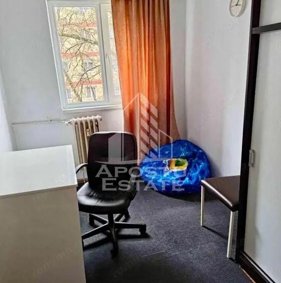 Apartament cu 3 camere decomandat, mobilat în Dacia