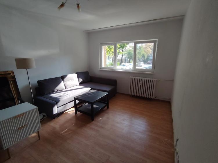 Apartament cu 2 camere semidecomandat în Berceni