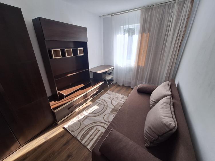 Apartament cu 3 camere semidecomandat în Dacia