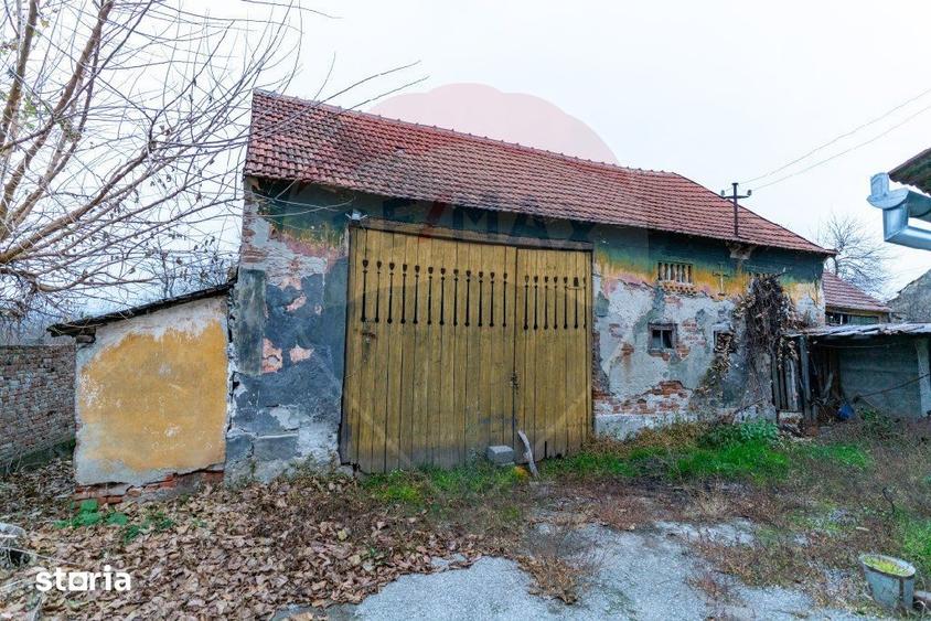 Casă cu 4 camere cu Teren 7139 Mp în Central