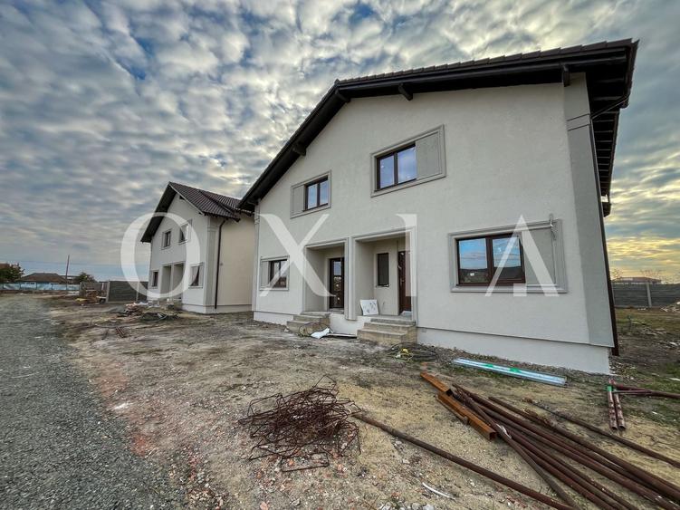 Duplex cu 4 camere cu Canalizare în Moșnița Veche