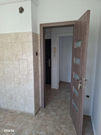 Apartament cu 3 camere semidecomandat în George Enescu