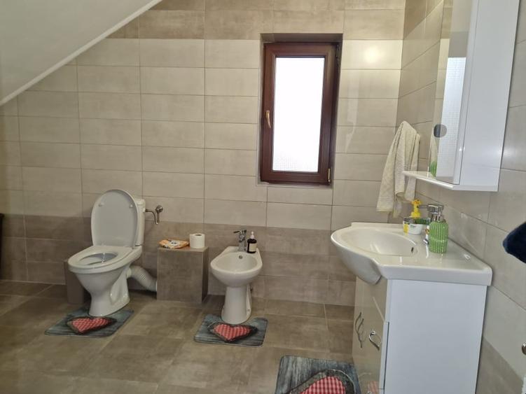 Casă individuală cu 5 camere cu Teren 570 Mp în Bujoreni