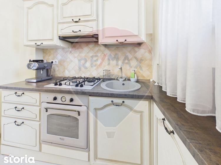 Apartament cu 3 camere semidecomandat, mobilat în Centrul Istoric