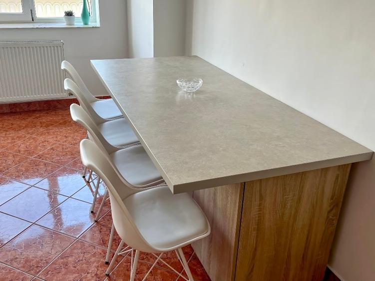 Apartament cu 2 camere decomandat, mobilat în Între Lacuri