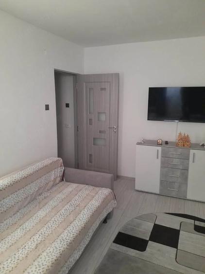 Apartament cu 3 camere semidecomandat, mobilat în Șagului