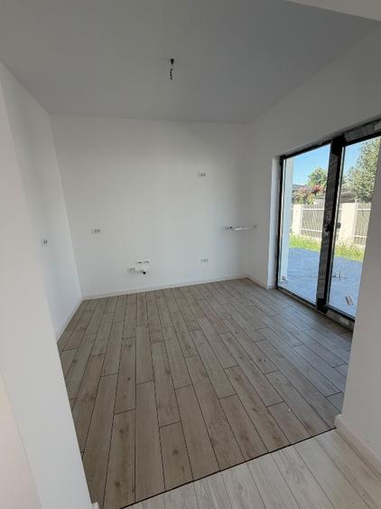 Casă individuală cu 4 camere cu Teren 500 Mp în Găureni