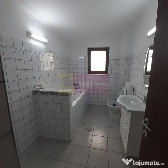 Casă cu 7 camere cu Teren 280 Mp în Antiaeriană