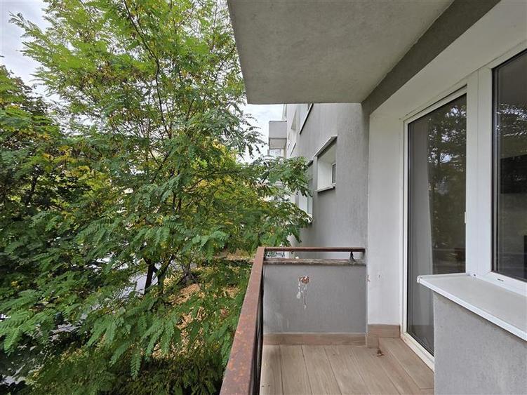 Apartament cu 3 camere semidecomandat, mobilat în Gării