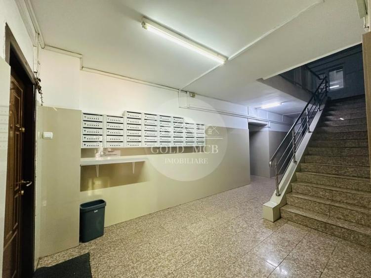 Garsonieră decomandată în Titan