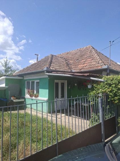 Casă cu 2 camere cu Teren 1133 Mp în Central