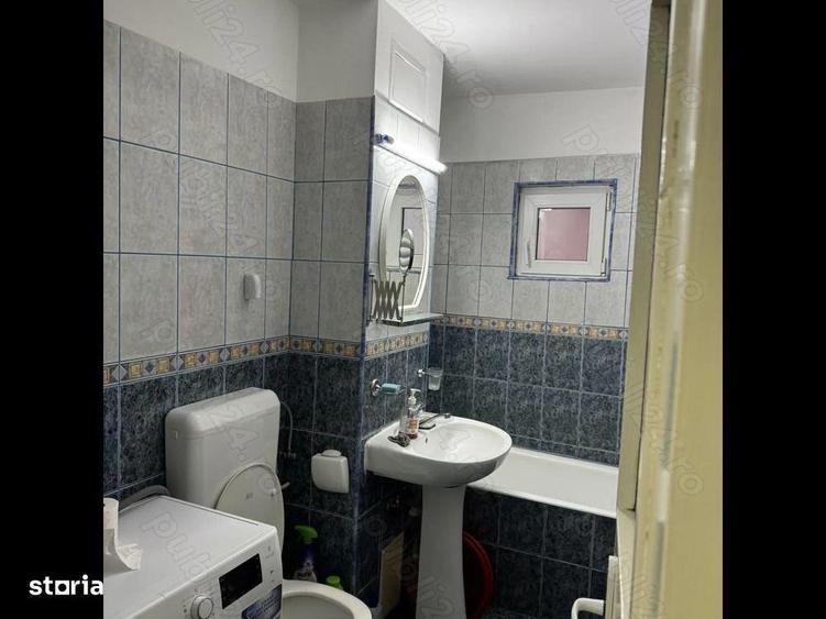 Apartament cu 3 camere decomandat în Girocului