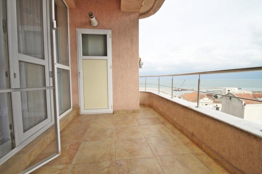 Apartament cu 3 camere decomandat, mobilat în P-ța Ovidiu
