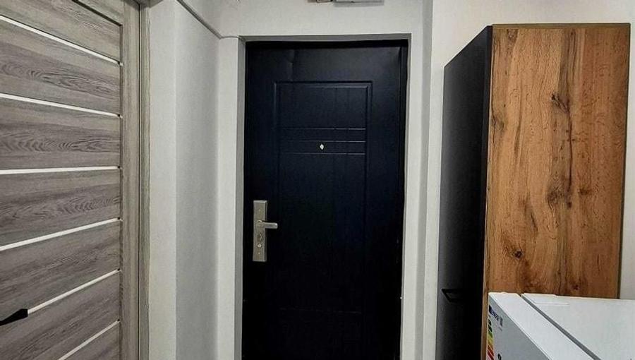 Apartament cu 2 camere semidecomandat, mobilat în P-ța Victoriei