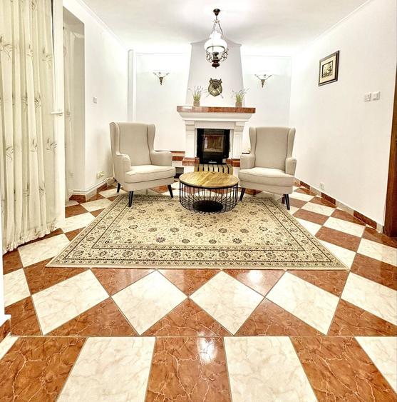 Casă cu 4 camere în Central