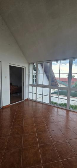 Casă cu 5 camere cu Teren 3000 Mp în Exterior Vest
