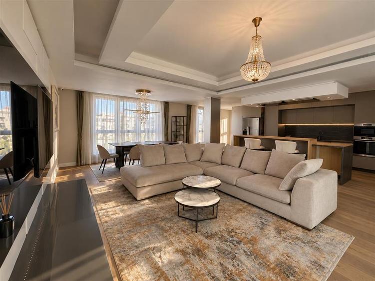 Penthouse cu 5 camere decomandat, mobilat în Herăstrău