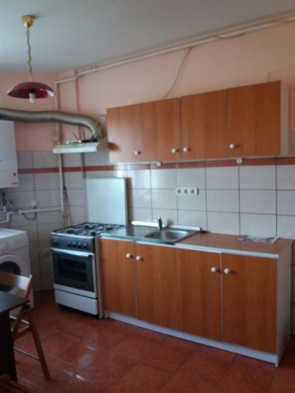 Apartament cu 3 camere decomandat în Florești