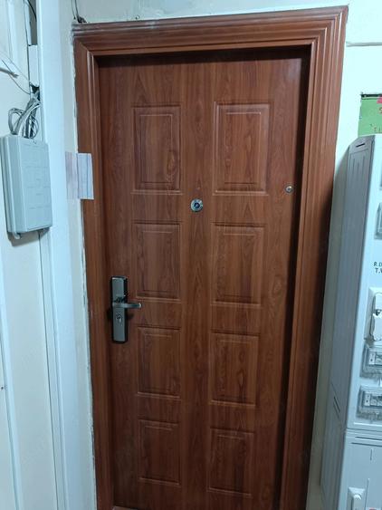 Apartament cu 3 camere decomandat în Astra