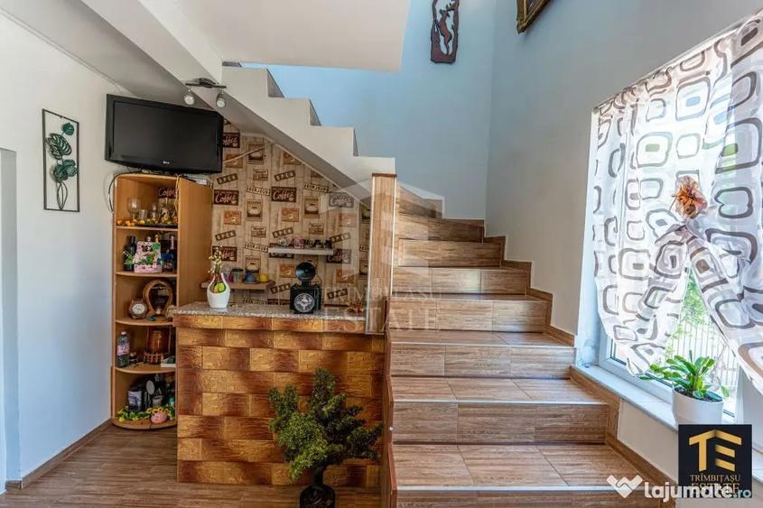 Casă cu 6 camere cu Teren 343 Mp în Central