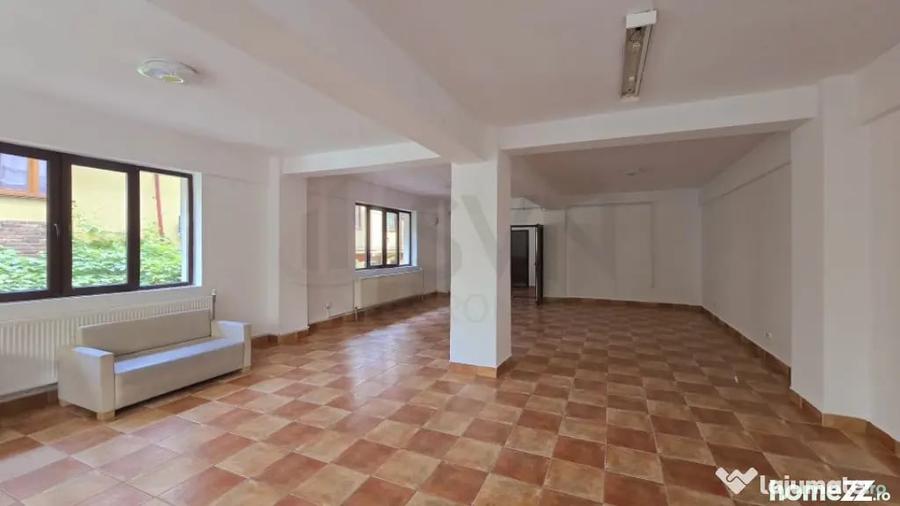 Casă cu 7 camere cu Teren 300 Mp în Rahova