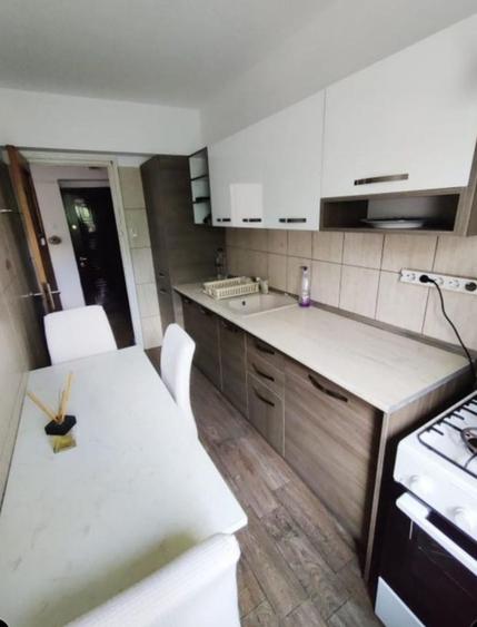 Apartament cu 3 camere decomandat în Dristor