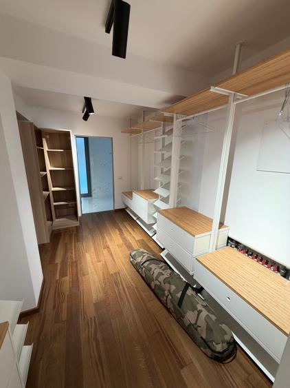 Casă individuală cu 11 camere cu Teren 257 Mp în Herăstrău