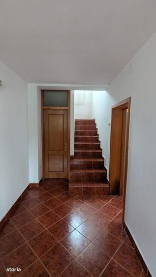 Casă cu 5 camere cu Teren 500 Mp în Central